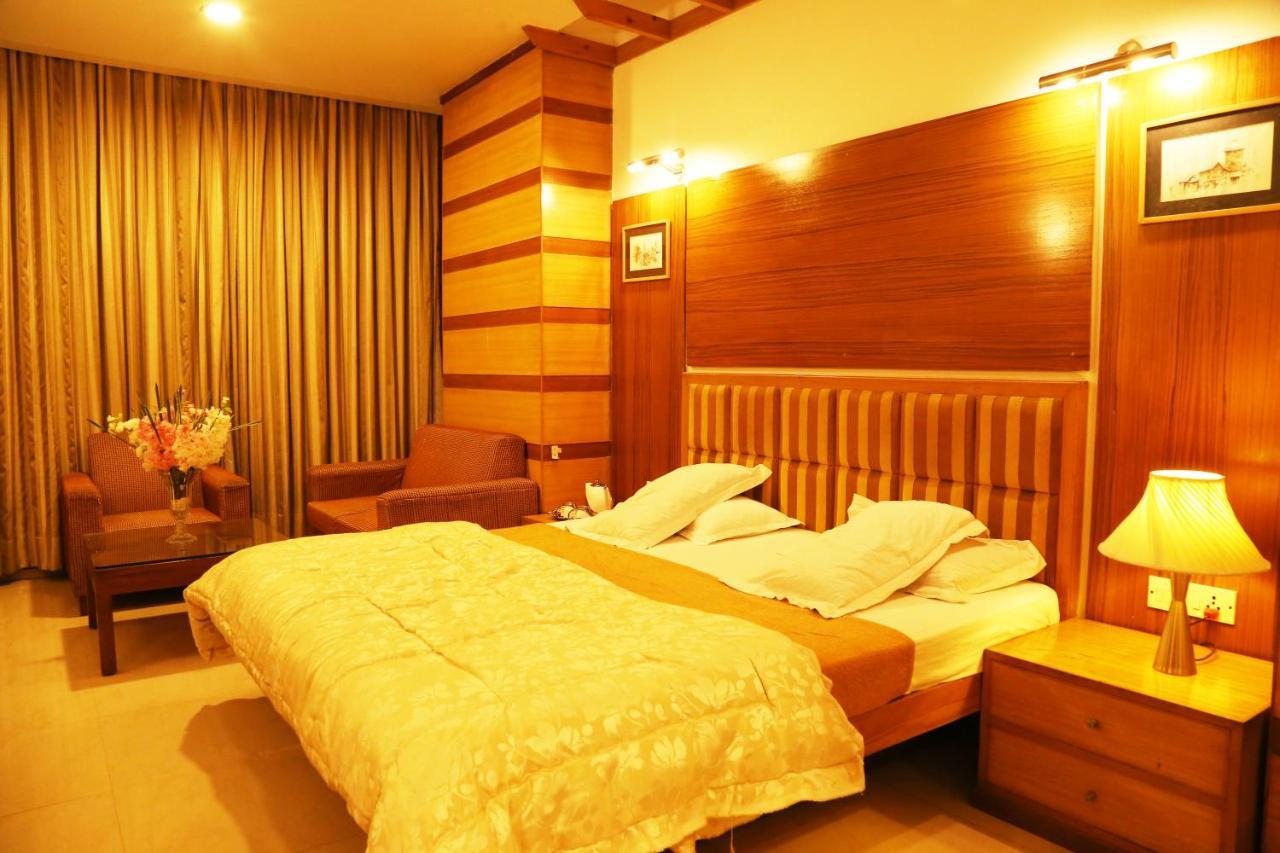 Hotel H26 Чандигарх Экстерьер фото